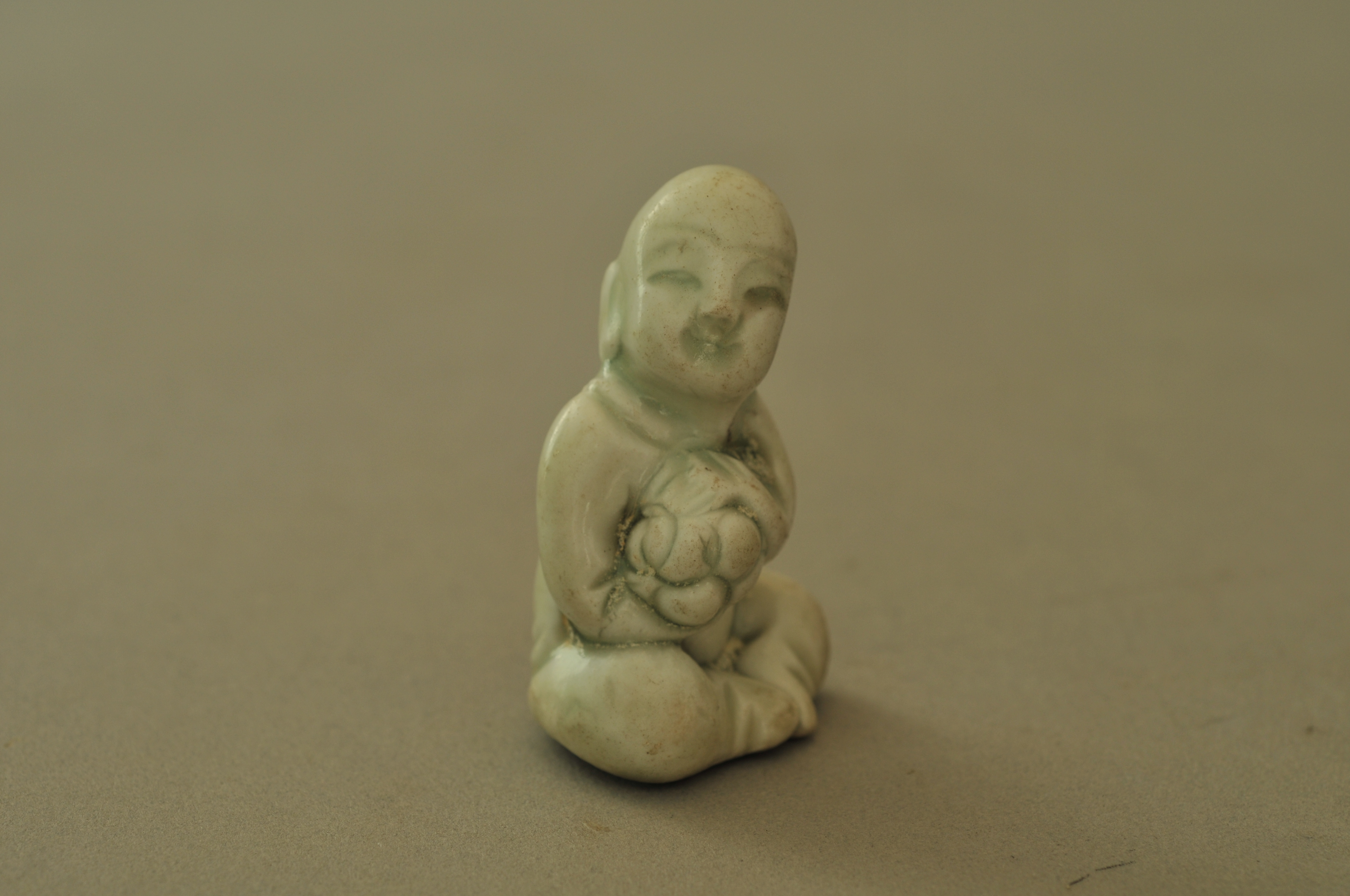 每周鉴赏：北宋景德镇窑影青釉抱鞠童