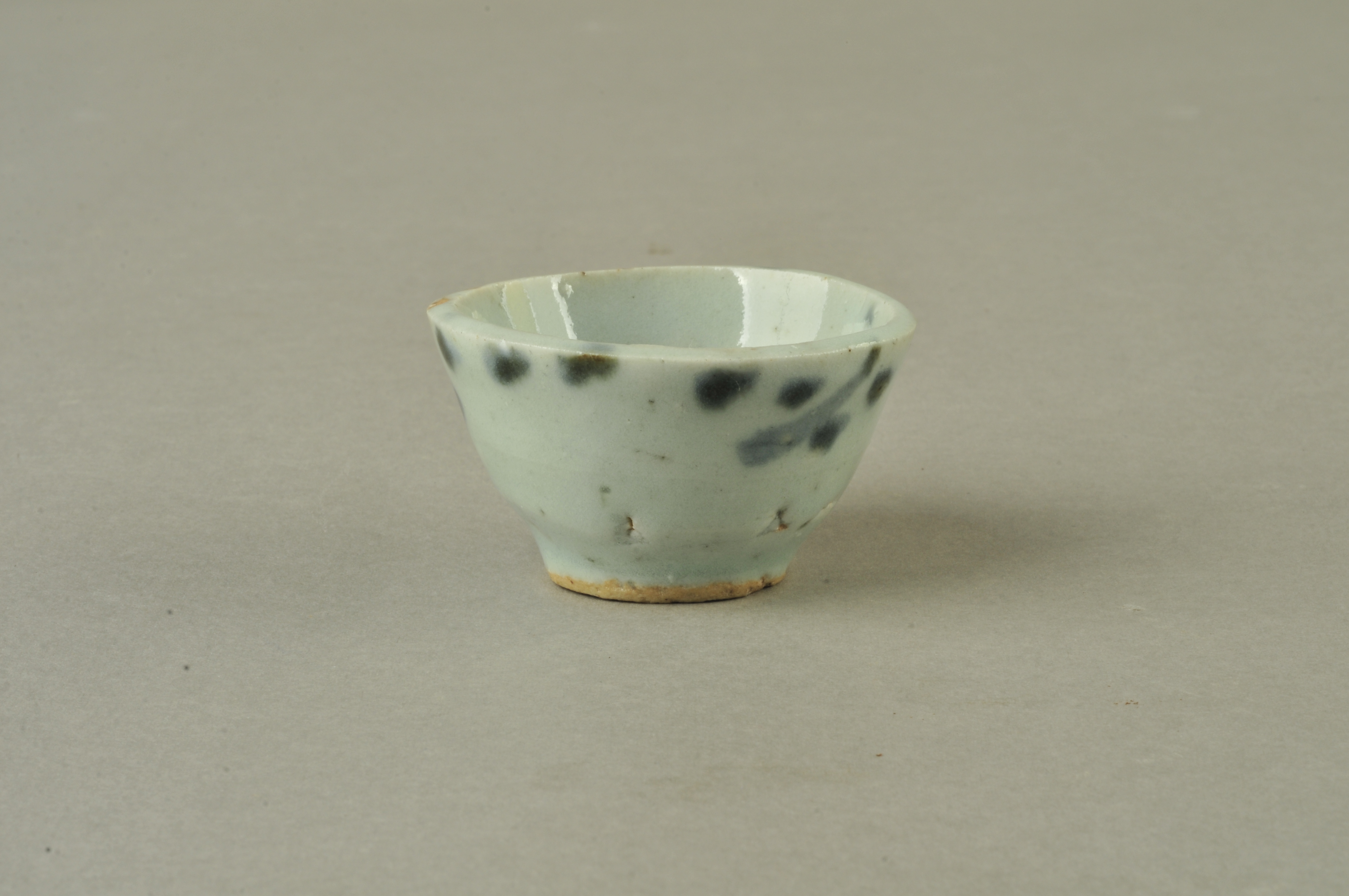 清点彩青花杯